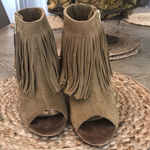 Carlos Santana Fringe Suede Booties - Picture 2 of 9